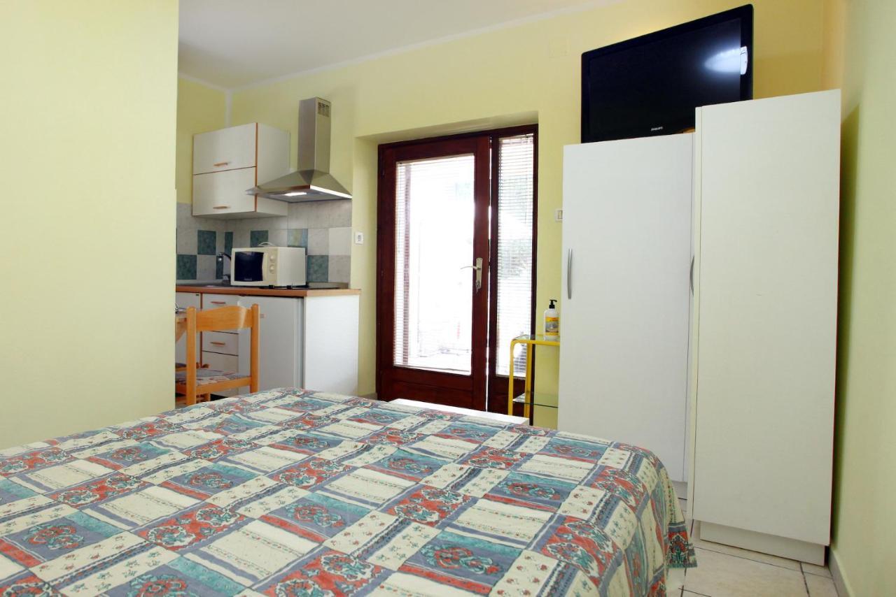 Dino Studio And Room Apartments Порторож Экстерьер фото