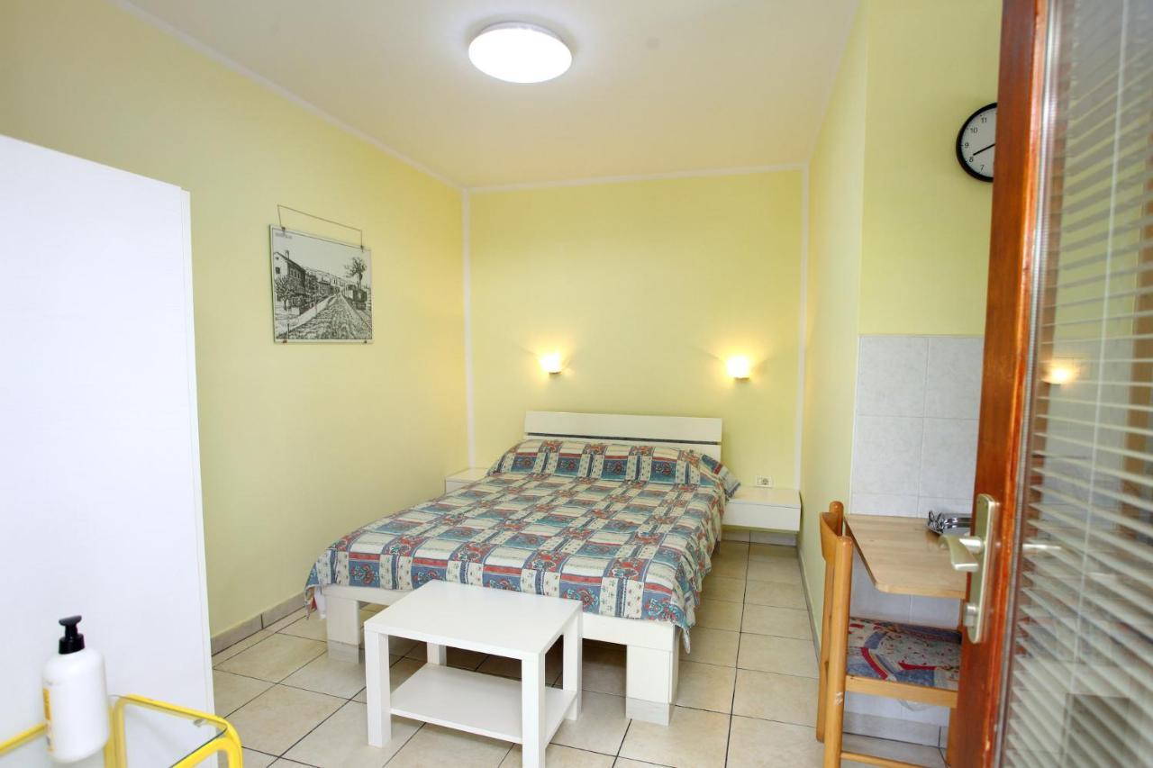 Dino Studio And Room Apartments Порторож Экстерьер фото