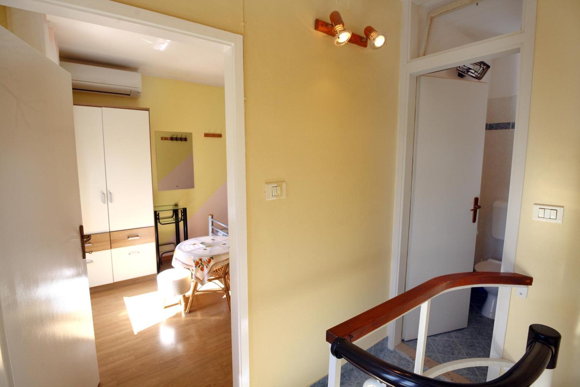 Dino Studio And Room Apartments Порторож Экстерьер фото